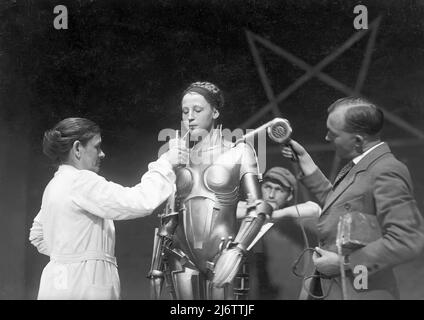 BRIGITTE HELM in METROPOLIS (1927), directed by FRITZ LANG. Credit: U.F.A / Album Stock Photo