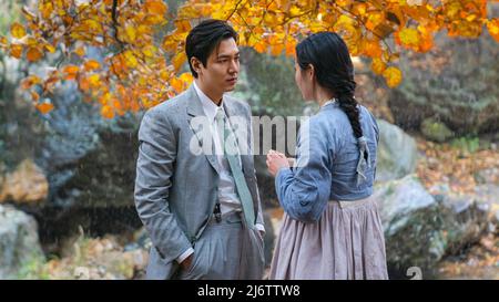 LEE MIN-HO and MINHA KIM in PACHINKO (2022), directed by JUSTIN CHON and KOGONADA. Credit: Media Res. / Album Stock Photo