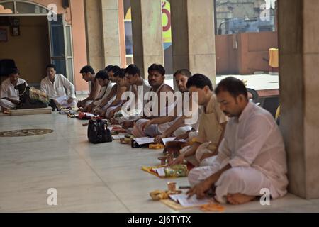 Students and pilgrims studying vedic at Shri Satuwa Baba ashram in Varanasi, Uttar Pradesh, India. Stock Photo