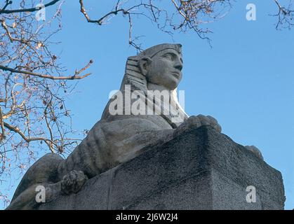 DETALLE DEL CANOPO DE LA FUENTE EGIPCIA. Location RETIRO, EL. MADRID
