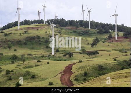 KENYA, Nairobi, Ngong Hills, 25,5 MW Wind Power Station with Gamesa wind turbines, owned and operated by KENGEN Kenya Electricity Generating Company, Gamesa ist part of company Siemens Gamesa Renewable Energy / KENIA, Ngong Hills Windpark, Betreiber KenGen Kenya Electricity Generating Company mit Gamesa Windkraftanlagen Stock Photo