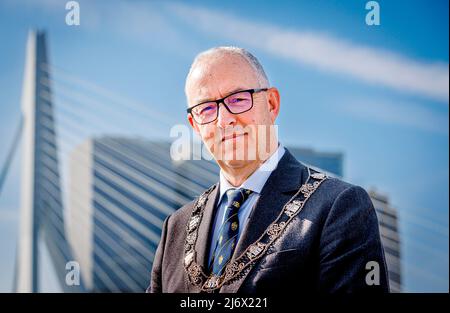 ROTTERDAM - Portret van Burgemeester Ahmed Aboutaleb voorafgaand aan de Rotterdamse dodenherdenking, 4 mei 2022. Foto: Patrick van Katwijk Stock Photo