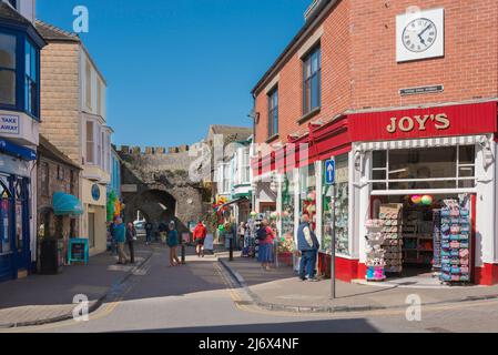 Tenby town centre, view of shops in St Georges's Street in the historic seaside town of Tenby, Pembrokeshire, Wales, UK Stock Photo