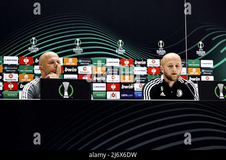 MARSEILLE - (lr) Feyenoord coach Arne Slot, Gernot Trauner of Feyenoord during the press conference ahead of the Conference League semifinal between Olympique de Marseille and Feyenoord at the Stade Velodrome on May 4, 2022 in Marseille, France. ANP MAURICE VAN STEEN Stock Photo