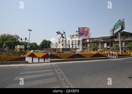 Save Birds sculpture at Mall road and Neil road junction. Phool Bagh, Kanpur, Uttar Pradesh, India. Stock Photo