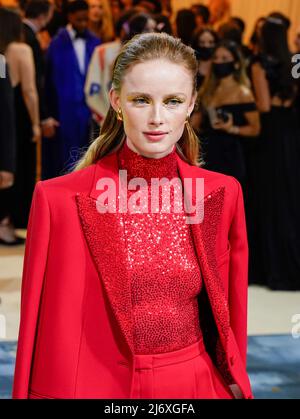New York, United States. 2nd May, 2022. HoYeon Jung, Nicolas Ghesquiere, Emma  Stone arrives for the 2022 Met Gala held at The Metropolitan Museum of Art,  New York City. Credit: Jennifer Graylock/Alamy