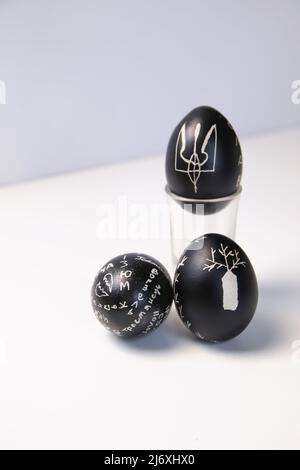 Defocus black eggs on white background. Minimal Easter celebration concept. Design, visual art, minimalism. Balance and harmony concept. Mental health Stock Photo