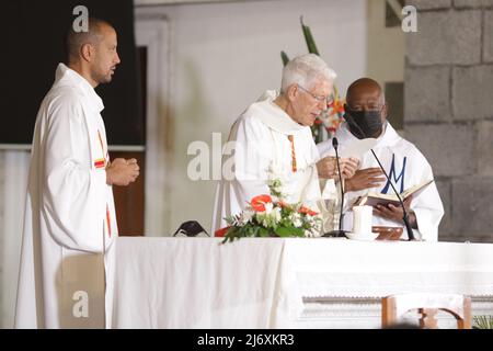 Maurice Piat CSSp GCSK (born 19 July 1941) is a Mauritian Roman Catholic prelate who has served as Bishop of Port Louis, Mauritius, since 1993 Stock Photo