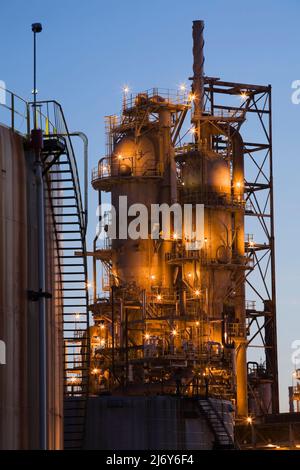 Closeup of an illuminated oil and gas refinery plant at night Stock ...