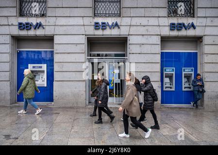 April 23, 2022, Madrid, Spain: Pedestrians walk past the Spanish multinational Banco Bilbao Vizcaya Argentaria SA (BBVA) bank in Spain. (Credit Image: © Xavi Lopez/SOPA Images via ZUMA Press Wire) Stock Photo