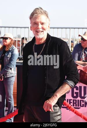 Kenny Loggins walking on the red carpet at the global premiere of 'Top Gun: Maverick' on the USS Midway in San Diego, CA on May 4, 2022. (Photo By Scott Kirkland/Sipa USA) Stock Photo