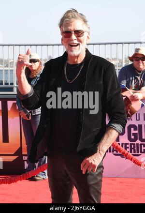 Kenny Loggins walking on the red carpet at the global premiere of 'Top Gun: Maverick' on the USS Midway in San Diego, CA on May 4, 2022. (Photo By Scott Kirkland/Sipa USA) Stock Photo