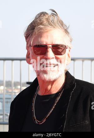 Kenny Loggins walking on the red carpet at the global premiere of 'Top Gun: Maverick' on the USS Midway in San Diego, CA on May 4, 2022. (Photo By Scott Kirkland/Sipa USA) Stock Photo