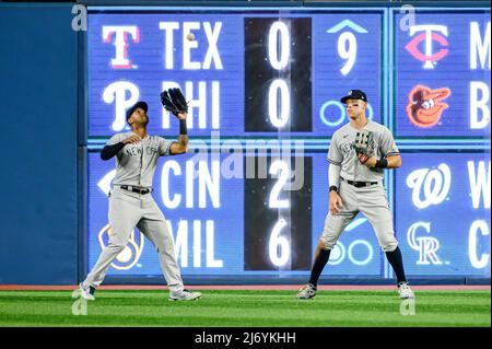 Toronto, Canada, May 31, 2022, Chicago White Sox designated hitter Andrew  Vaughn (25) watches his solo home run off Toronto Blue Jays starting  pitcher Kevin Gausman during first inning American League baseball