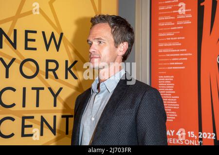 New York, United States. 04th May, 2022. NEW YORK, NEW YORK - MAY 04: Neil Patrick Harris attends New York City Center Spring Gala Encores! 'Into The Woods' at New York City Center on May 04, 2022 in New York City. Credit: Ron Adar/Alamy Live News Stock Photo