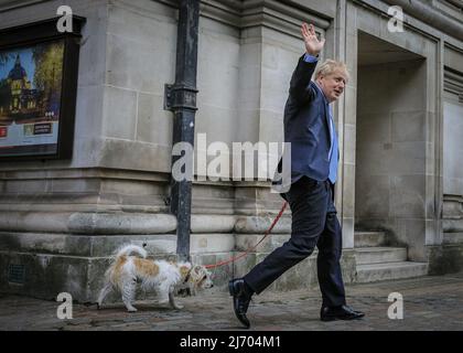 London, UK, 5th May 2022.  Boris Johnson, British Prime Minster, casts his vote in the local elections at Methodist Central Hall in Westminster this morning, walking with his dog, Dilyn. Credit: Imageplotter/Alamy Live News