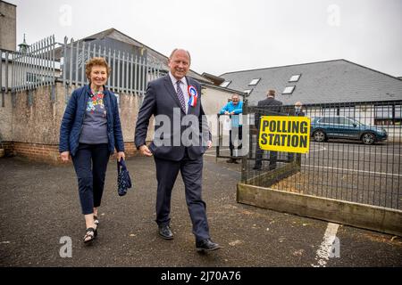 TUV leader Jim Allister with his wife Ruth arriving at Kells and Connor Primary School, Ballymena, Antrim, to cast their vote in the 2022 NI Assembly election. Picture date: Thursday May 5, 2022. Stock Photo