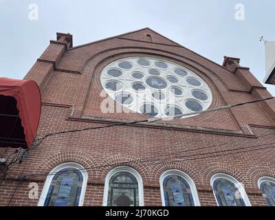 Augusta, Ga USA - 03 10 22: Thankful Baptist Church looking up at large circle of windows Stock Photo