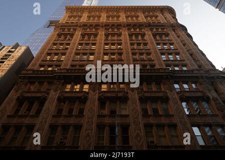 The Alwyn Court building apartment block on 58th Street in Manhattan ...