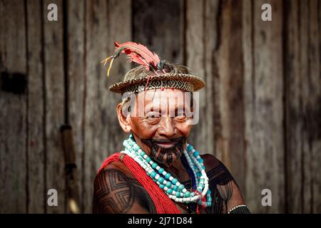 Head of the Asurini Indigenous tribe in the Brazilian Amazon. Xingu ...