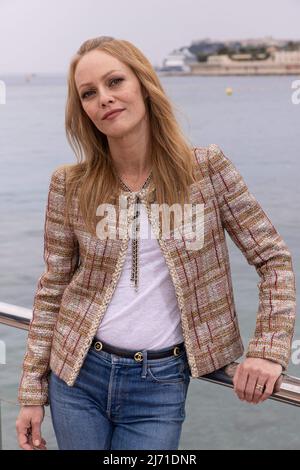Vanessa Paradis poses before the runway of Chanel Cruise Collection 2022-23  held at Monte Carlo Beach in Monaco. Monaco on May 5th, 2022. Photo by  Marco Piovanotto/ABACAPRESS.COM Stock Photo - Alamy