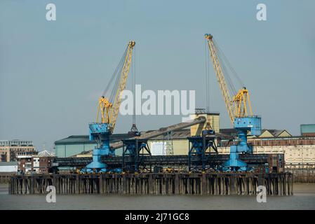 Tate and Lyle bulk transfer wharf and sugar production facility, London. Stock Photo