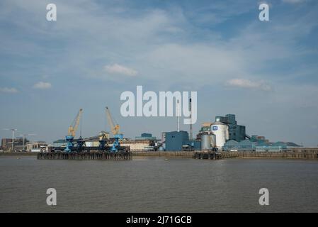 Tate and Lyle bulk transfer wharf and sugar production facility, London. Stock Photo