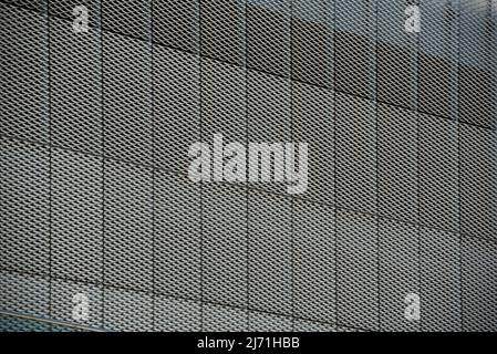 Modern architecture: Large sheets of thick, galvanised, expanded metal lathe (EML) form a screen. Stock Photo