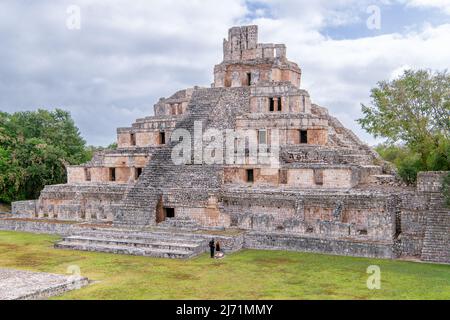 Main temple (Temple of the Five Storeys) at the Mayan archaeological site of Edzna in the state of Campeche, Mexico Stock Photo