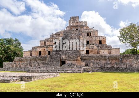 Main temple (Temple of the Five Storeys) at the Mayan archaeological site of Edzna in the state of Campeche, Mexico Stock Photo