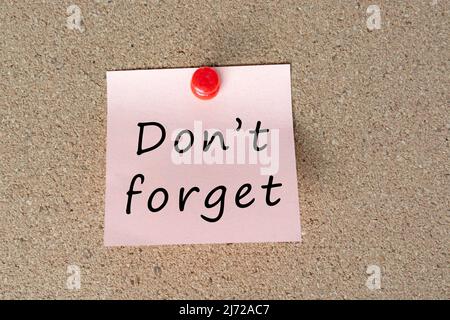 Sticky note with word don't forget. Reminder and appointment concept. Stock Photo