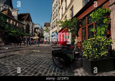 Rue des Barres with église Saint-Gervais, looking towards rue François Miron. Stock Photo