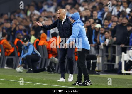 MARSEILLE - (lr), Feyenoord coach Arne Slot, Olympique de Marseille coach Jorge Sampaoli during the UEFA Conference League semifinal match between Olympique Marseille and Feyenoord at Stade Velodrome on May 5, 2022 in Marseille, France. ANP PIETER STAM DE YOUNG Stock Photo