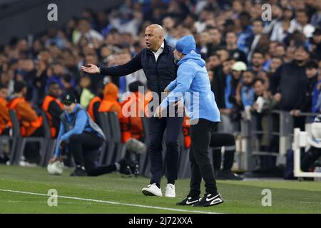 MARSEILLE - (lr), Feyenoord coach Arne Slot, Olympique de Marseille coach Jorge Sampaoli during the UEFA Conference League semifinal match between Olympique Marseille and Feyenoord at Stade Velodrome on May 5, 2022 in Marseille, France. ANP PIETER STAM DE YOUNG Stock Photo