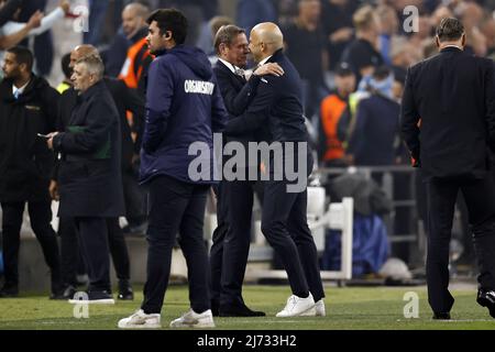 MARSEILLE - (lr) Feyenoord technical director Frank Arnesen, Feyenoord coach Arne Slot during the UEFA Conference League semifinal match between Olympique de Marseille and Feyenoord at Stade Velodrome on May 5, 2022 in Marseille, France. ANP MAURICE VAN STEEN Stock Photo