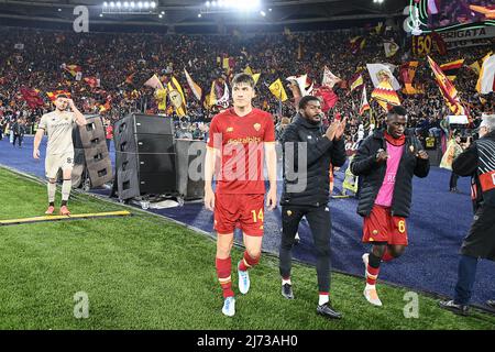 Stadio Olimpico, Rome, Italy; 5th May 2022;  Semifinal of Europa Conference League football 2nd leg, AS Roma versus Leicester City; players of AS Roma celebrate the victory at the end of the match Stock Photo