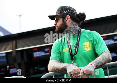 Miami, Florida, USA. 05/5/2022, Circuit atmosphere - fan. Miami Grand Prix, Thursday 5th May 2022. Miami International Autodrome, Miami, Florida, USA. Stock Photo