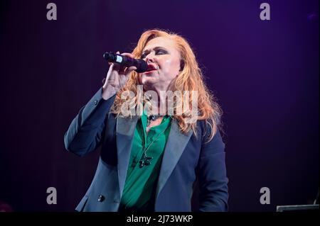 Lead singer Carol Decker of TPau band performs at 80s Classical Concert in Millenium Square. (Photo by Robin Burns / SOPA Images/Sipa USA) Stock Photo