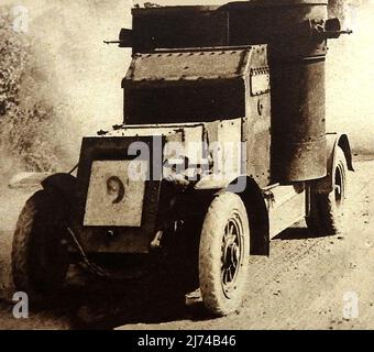 WWI - A British  armoured car photographed on the Somme in 1918 ====  WWI - Ein britischer Panzerwagen, der 1918 an der Somme fotografiert wurde - ========= Première Guerre mondiale - Une voiture blindée britannique photographiée sur la Somme en 1918 Stock Photo