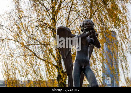 Minsk, Belarus, 04.11.21. Statue of a weeping angel on the Island of Tears dedicated to Belarusian soldiers who died in Afghanistan war, golden autumn Stock Photo