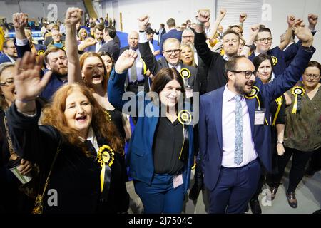 SNP's Susan Aitken (centre) celebrates at the Glasgow City Council count at the Emirates Arena in Glasgow, in the local government elections. Picture date: Friday May 6, 2022. Stock Photo