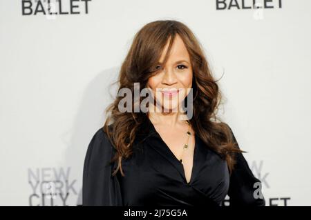 Rosie Perez attends the New York City Ballet 2022 Spring Gala at Lincoln Center in New York City. (Photo by Efren Landaos / SOPA Images/Sipa USA) Stock Photo