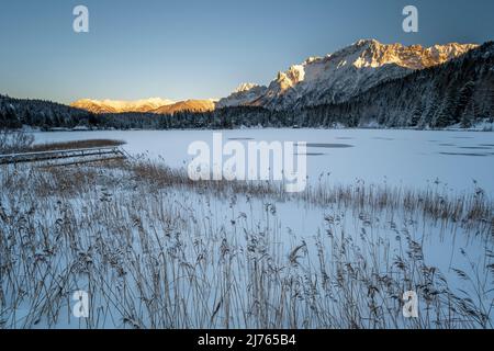 Winter Afternoon On The Shore Of Lake Traunsee Stock Photo - Alamy