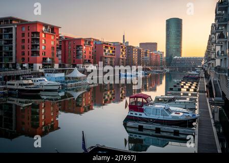 Germany, Hesse, Rhine-Main area, Frankfurt am Main, Westhafen, Westhafen Tower, sunrise residential area Stock Photo