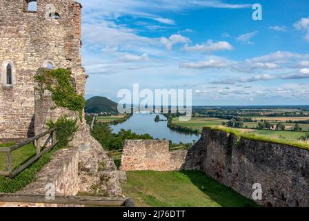 Germany, Donaustauf, view from the castle ruin Donaustauf into the Danube valley. The castle ruin Donaustauf is the ruin of a high castle above the village Donaustauf in the Upper Palatinate district Regensburg. Stock Photo