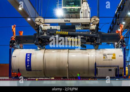 Vienna, moving gantry cranes in container terminal of port Freudenau, company WienCont, railway line, transshipment road to rail and vice versa, container in 02. district Leopoldstadt, Austria Stock Photo