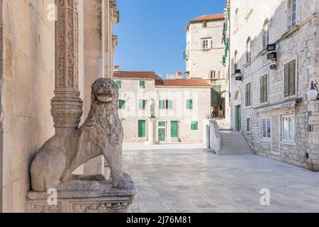 Lion in front of the Cathedral of St. Jacob, Old Town on the Republic Square, Sibenik, Sibenik-Knin County, Croatia, Europe Stock Photo