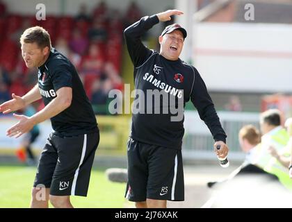 8th September 2012 - nPower League1 Football - Swindon Town Vs Leyton Orient.   Leyton Orient Manager Russell Slade rues a near miss for Leyton Orient. Photographer: Paul Roberts / Pathos. Stock Photo