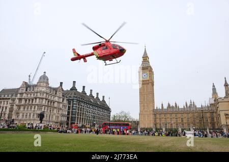 London, UK, 6th May, 2022. An air ambulance lands in Parliament Square following an accident involving an e-cyclist on Westminster Bridge, reported to have crashed into a bollard. The air ambulance was not required and left without a patient to transport. Credit: Eleventh Hour Photography/Alamy Live News Stock Photo