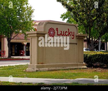 Lucky supermarket sign in Union City, California Stock Photo